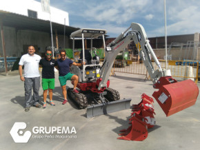 Entrega Takeuchi TB 216, Granada