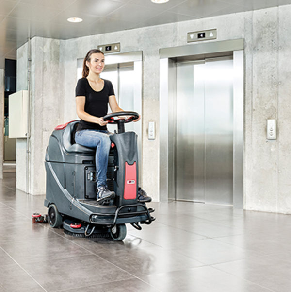 6 VENTAJAS DE UTILIZAR FREGADORAS EN LA LIMPIEZA DE TU NEGOCIO