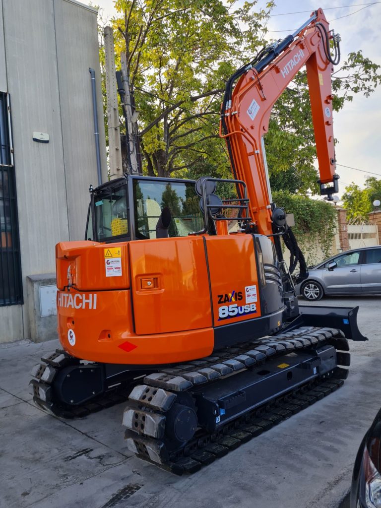 ENTREGA DE MINI-EXCAVADORA HITACHI ZX85USB EN GRANADA