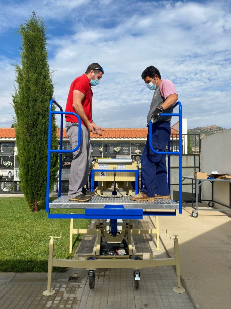 Entrega de plataforma portaféretros 1PT Manual Hodráulico MTC en Santa Eufemia (Córdoba) - Grupema