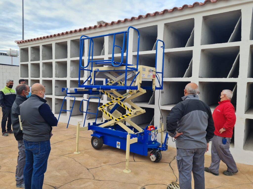 ENTREGA DE LA PLATAFORMA PORTAFÉRETROS MTC 2PT ECOLOGIC 3R EN LAS GABIAS (GRANADA) - GRUPEMA