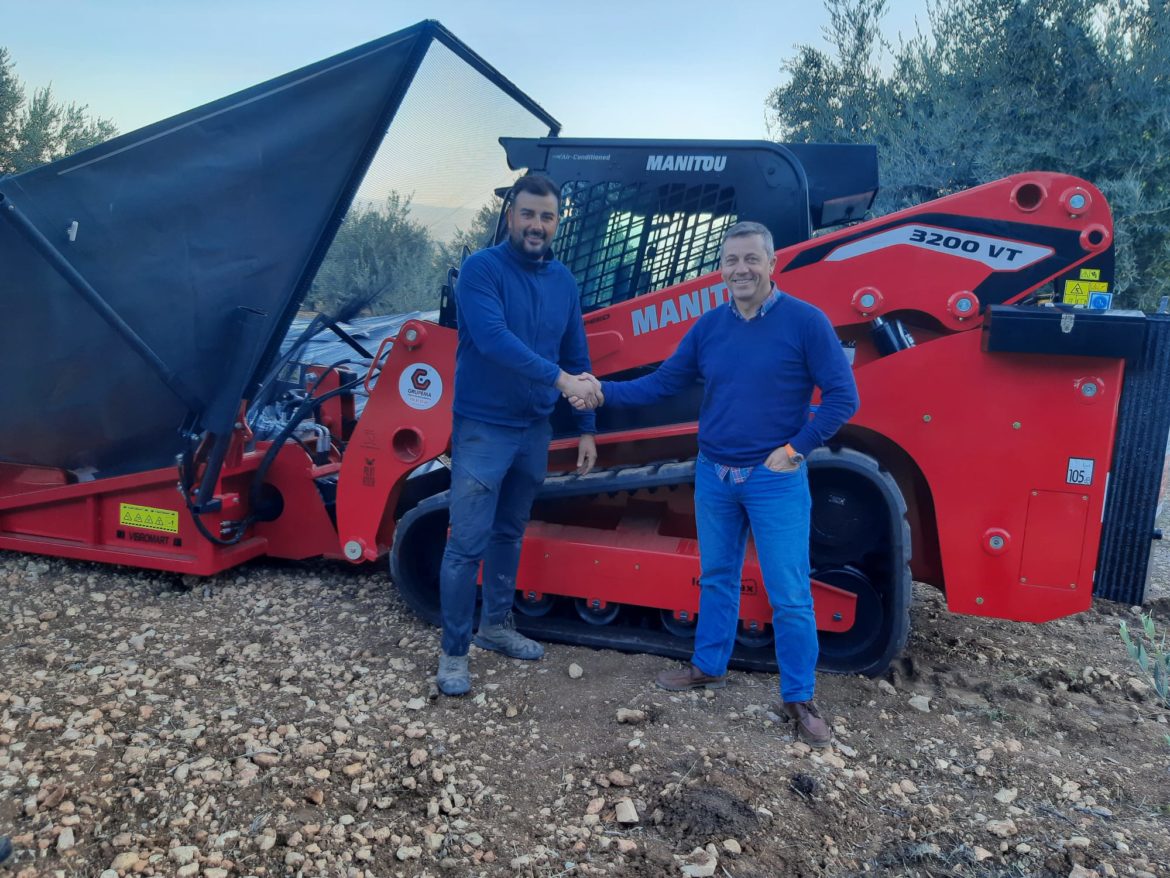 Entrega de minicargadora Manitou 3200 VT en Agrícolas Moises - Grupema