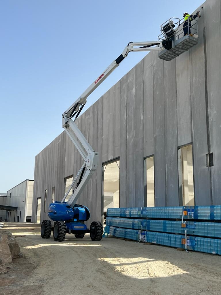 ENTREGA DE PLATAFORMA ELEVADORA MANITOU 200ATJ A VIALCA - GRUPEMA