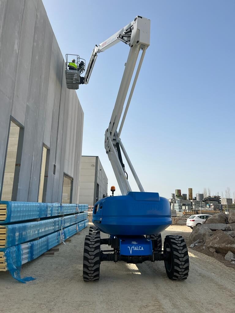 ENTREGA DE PLATAFORMA ELEVADORA MANITOU 200ATJ A VIALCA - GRUPEMA