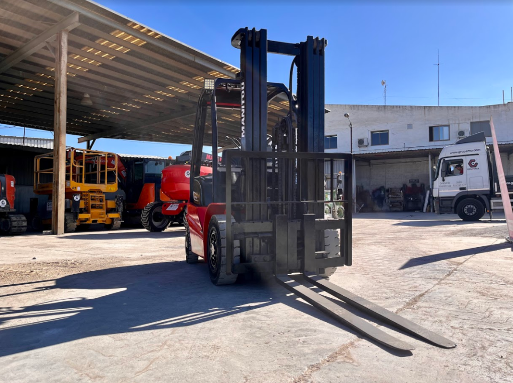 CARRETILLA ELEVADORA MANITOU MI25D USADA - GRUPEMA