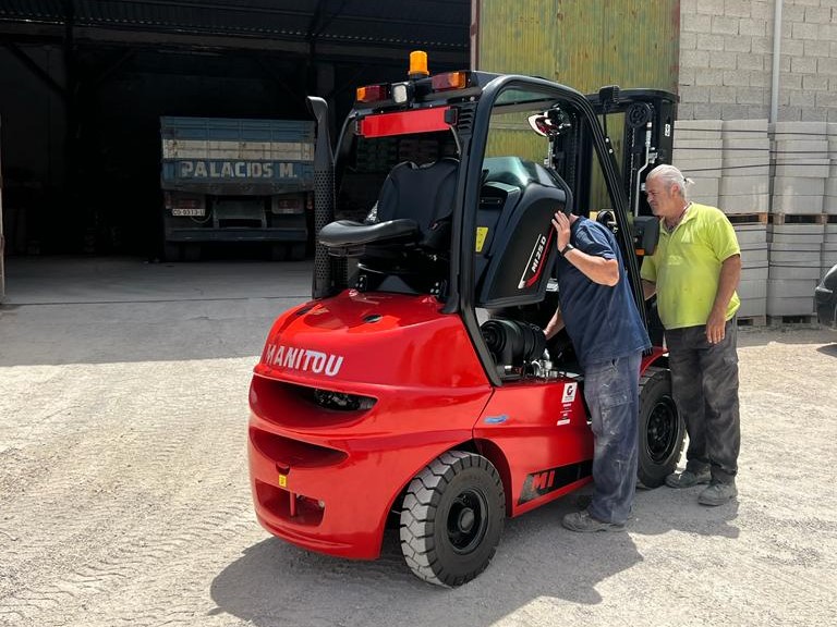 ENTREGA MANITOU MI25D EN LOS VILLARES (JAEN) - GRUPEMA