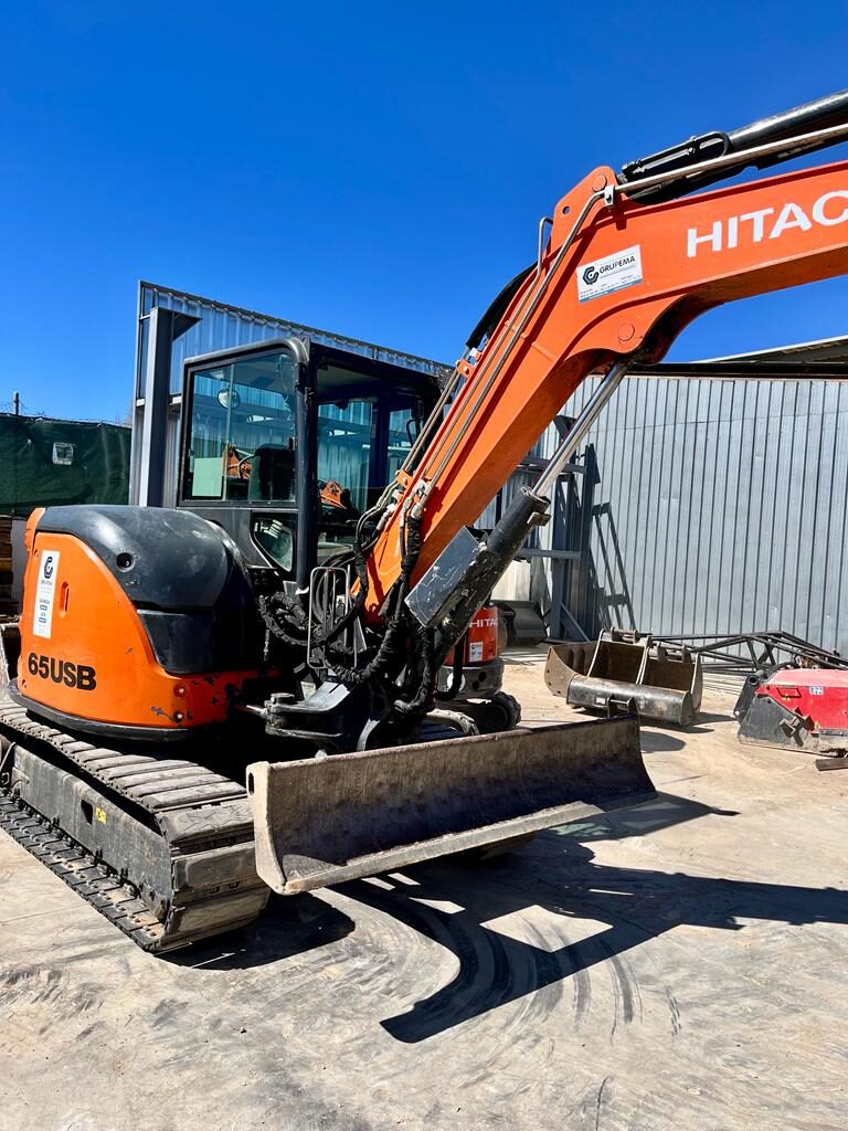 MINIEXCAVADORA HITACHI ZX65USB - GRUPEMA