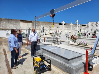ENTREGA DEL DESCENSOR DE FÉRETROS MTC DESCEMAR EN LORA DEL RÍO (SEVILLA)