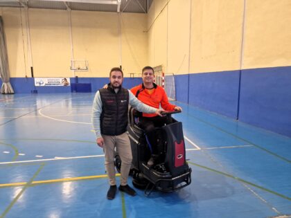 ENTREGA DE LA FREGADORA AUTOMÁTICA VIPER AS710 EN ATARFE (GRANADA)