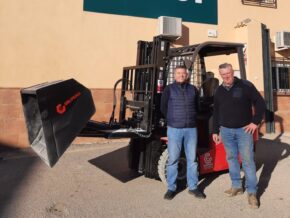 ENTREGA DE LA CARRETILLA ELEVADORA MANITOU ME 425C EN CAMPOTÉJAR (GRANADA) - GRUPEMA