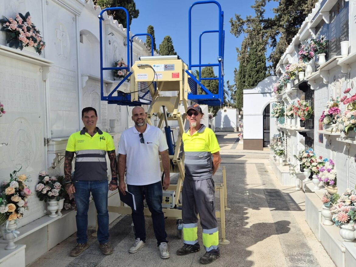 ENTREGA DE LA PLATAFORMA PORTAFÉRETROS MTC 2PT MANUAL HIDRÁULICO EN HERRERA (SEVILLA) - GRUPEMA