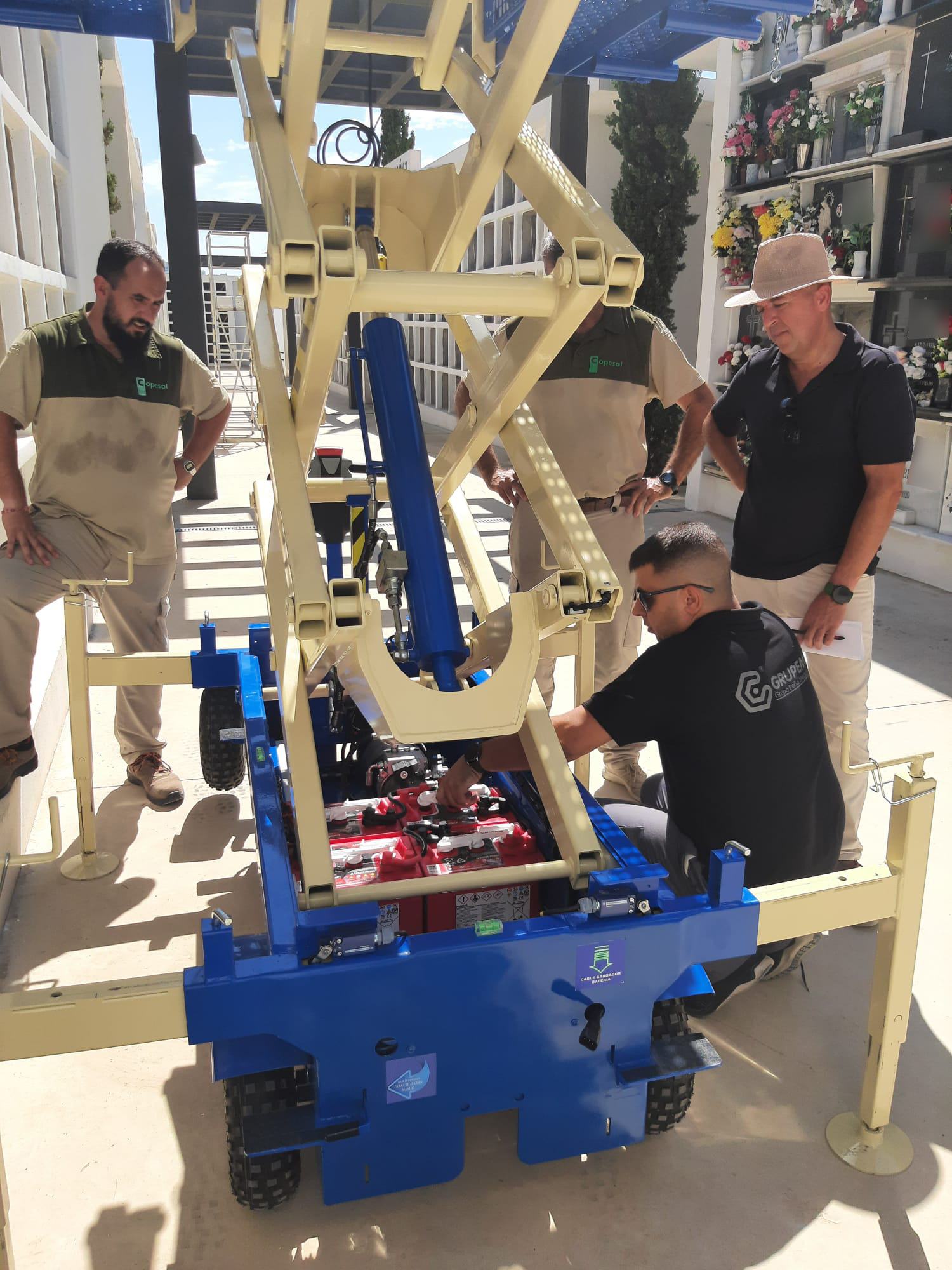 ENTREGA DE LA PLATAFORMA PORTAFÉRETROS MTC 2PT ECOLOGIC 4R EN RINCÓN DE LA VICTORIA (MÁLAGA) - GRUPEMA