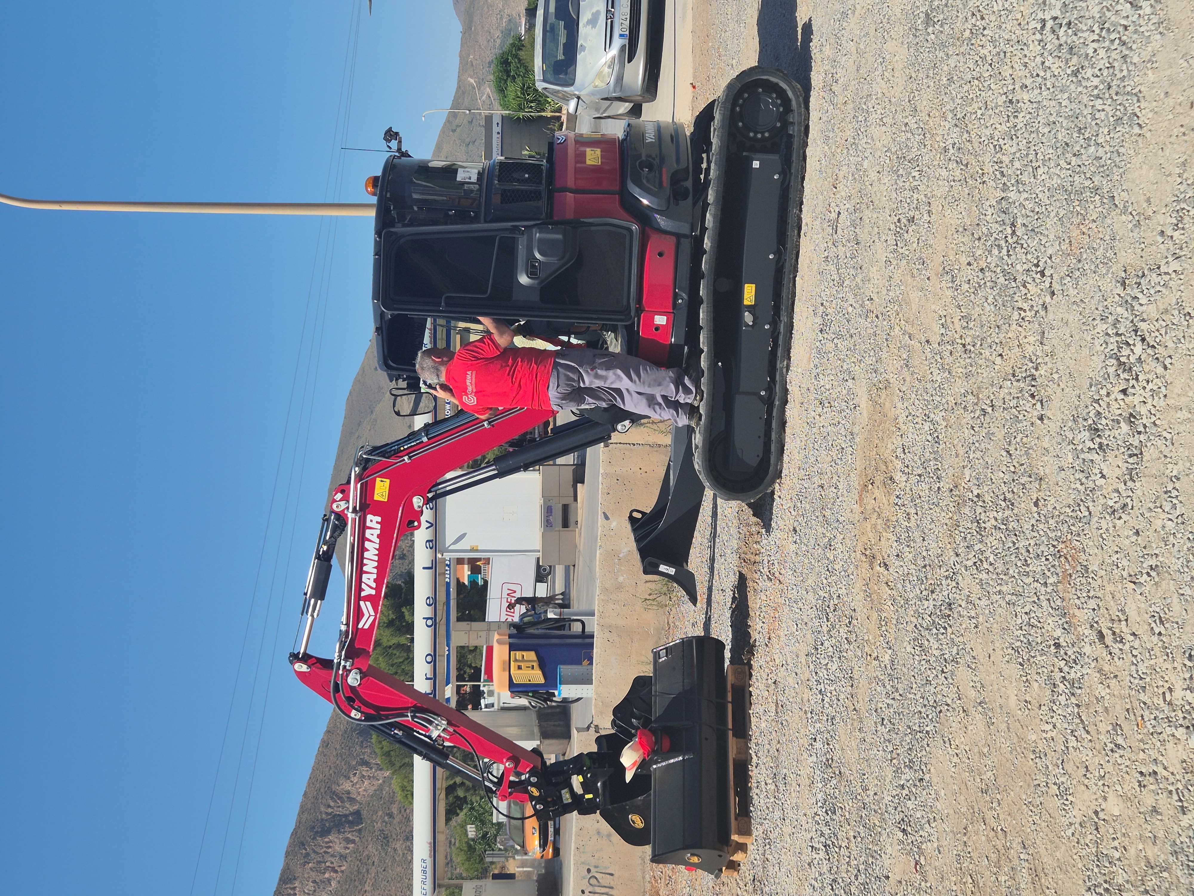 ENTREGA DE MINI EXCAVADORA YANMAR VIO57 EN ALCAUDIQUE (ALMERIA) - GRUPEMA