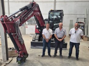 ENTREGA DE MINI EXCAVADORA YANMAR VIO80 EN CHAUCHINA (GRANADA) - GRUPEMA